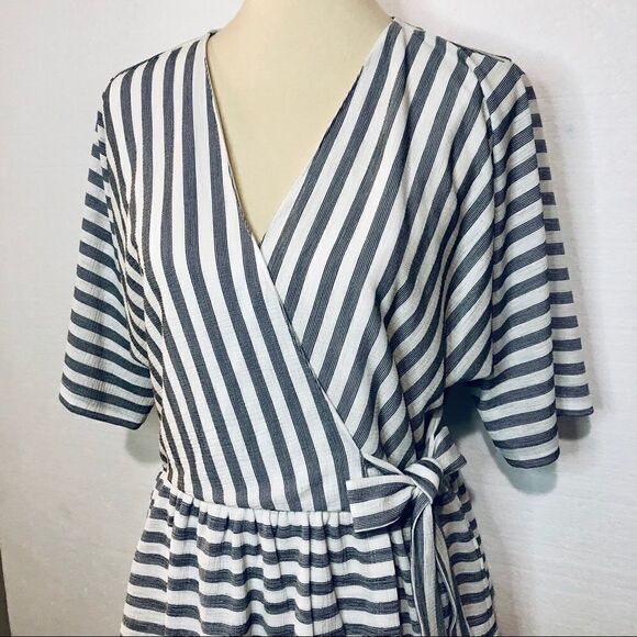 DKNY FAUX WRAP PEPLUM TOP - Picture 3 of 12